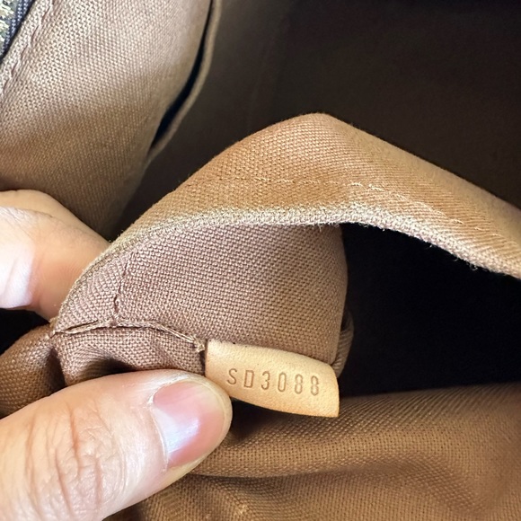 Louis Vuitton Monogram Canvas Palermo PM
Shoulder Bag. - Picture 6 of 9